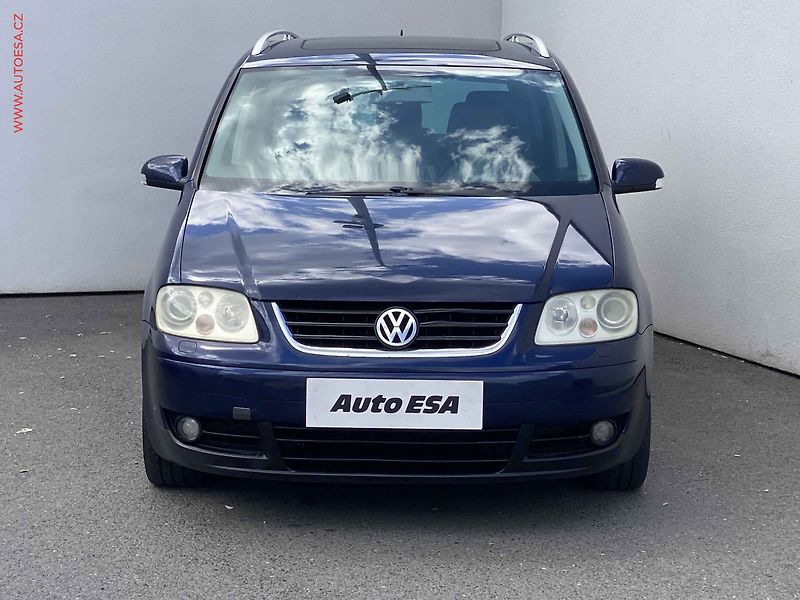 Volkswagen Touran (2004) 2.0TDi, AC, xenon - fotka 2 z 15