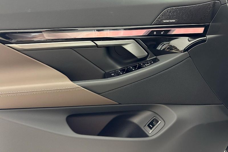 BMW Řada 5 540d xDrive Touring - fotka 11 z 17