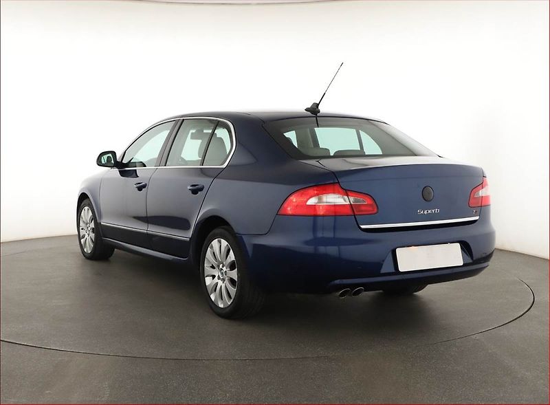 Škoda Superb (2008) Elegance 2.0 TDI, Xenony - fotka 4 z 19