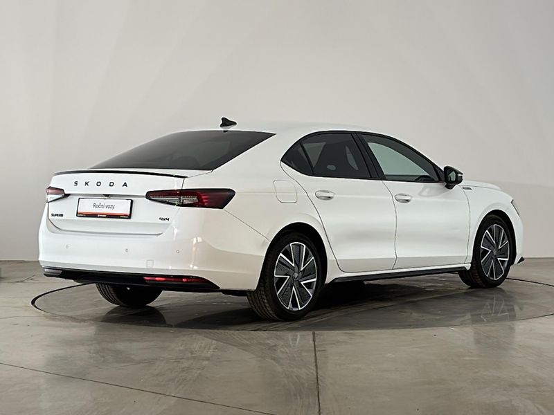 Škoda Superb Sportline 4x4 DSG - fotka 2 z 30