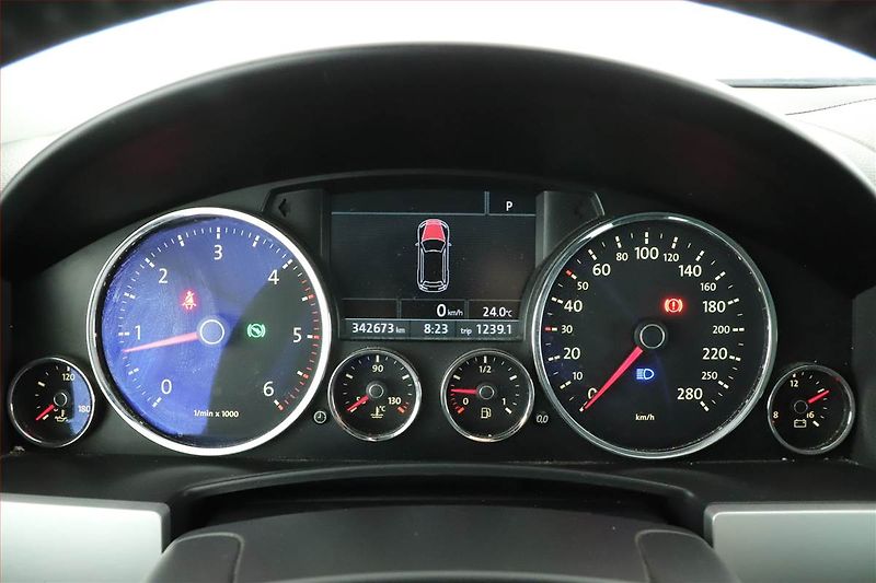 Volkswagen Touareg (2007) 3.0 V6 TDI, 4X4, Automat - fotka 8 z 16