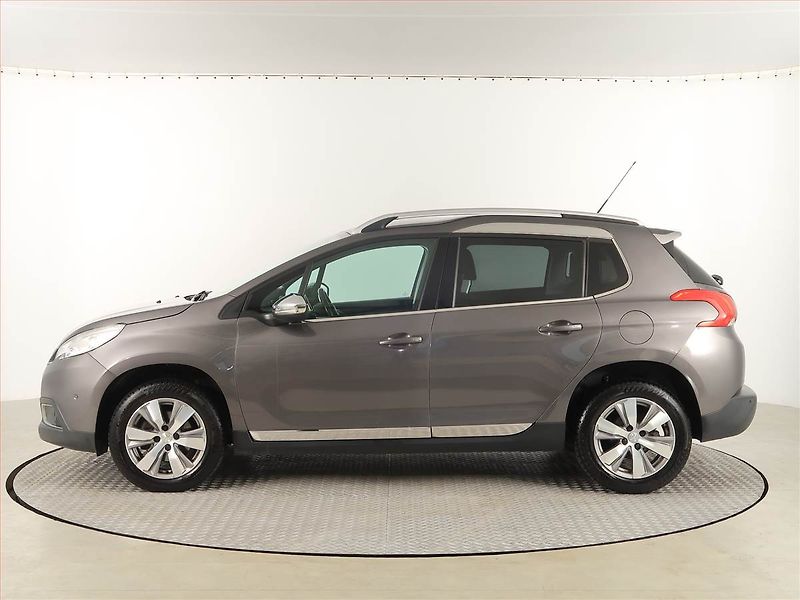 Peugeot 2008 (2015) 1.2 PureTech, Navi, Tempomat - fotka 3 z 17