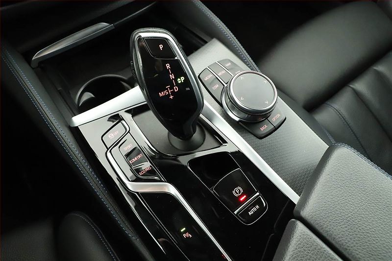 BMW Řada 5 (2022) M Sport 530d xDrive - fotka 17 z 21