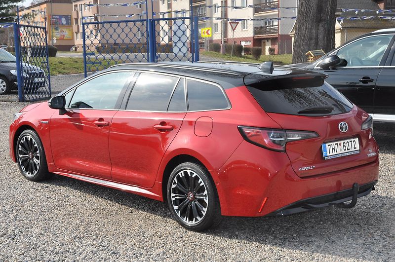 Toyota Corolla 2.0 Hybrid 112kW KOMBI GR - fotka 4 z 18