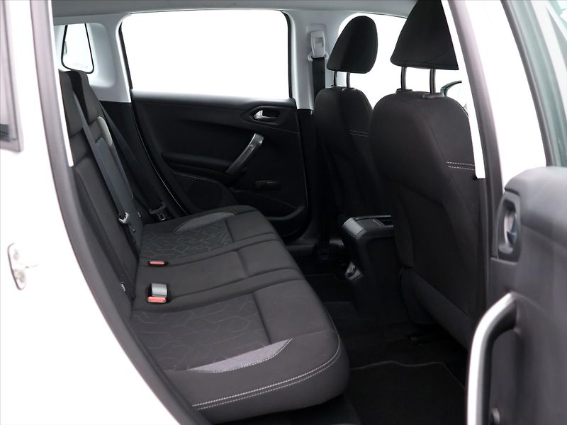 Peugeot 2008 1.2 PT 82k Active Pack 1.Maj - fotka 12 z 26