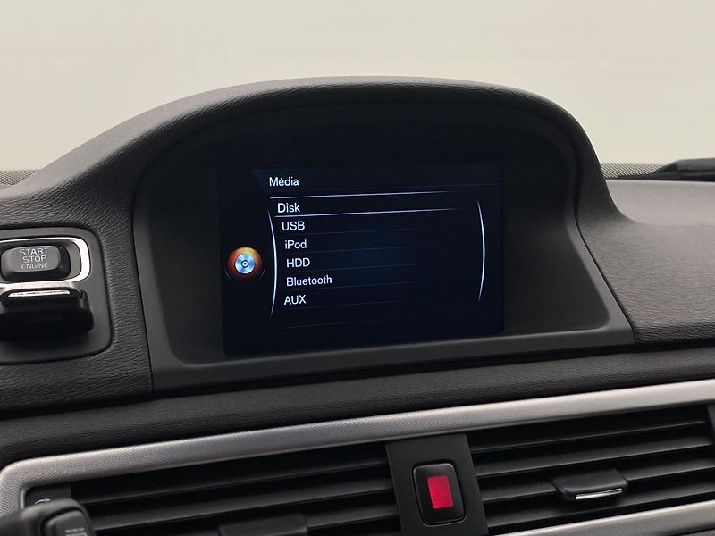 Volvo V70 D4 AWD MOMENTUM REZERVACE - fotka 39 z 46