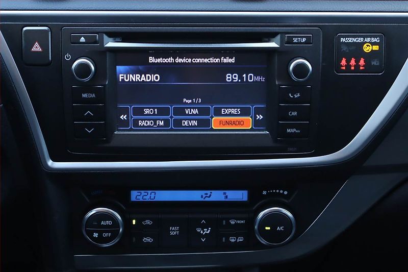 Toyota Auris (2013) 1.6 Valvematic, Automat, Navi - fotka 12 z 24