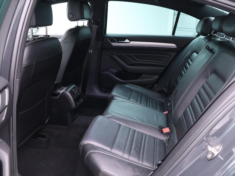 Volkswagen Passat R-line 2,0 TDI 140kW DSG CZ DP - fotka 14 z 32
