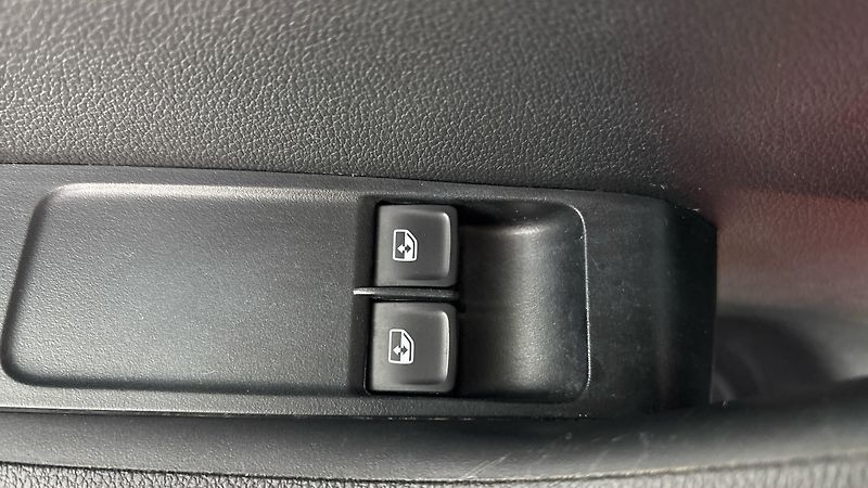 Škoda Fabia 1.0 TSI Ambition Combi - fotka 23 z 24