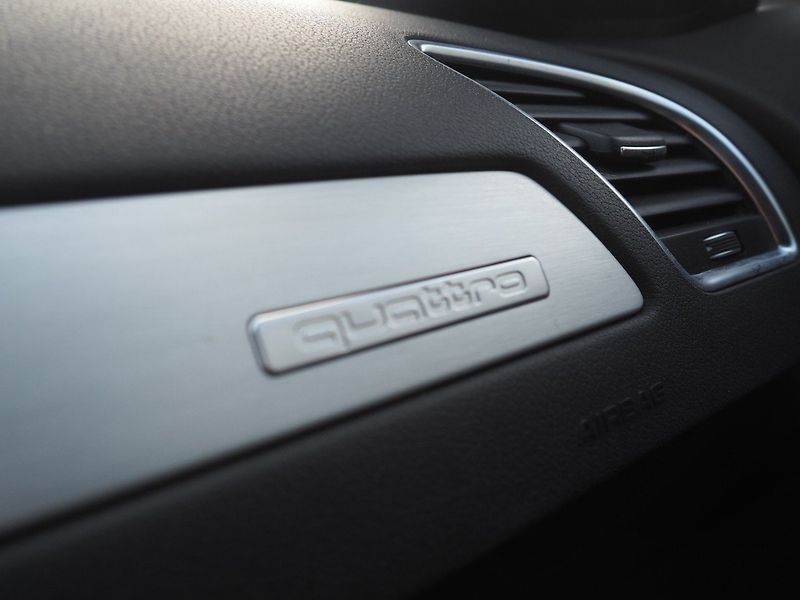 Audi A4 (2013) 2.0 TDI, 4x4, AT, S-Line - fotka 37 z 39