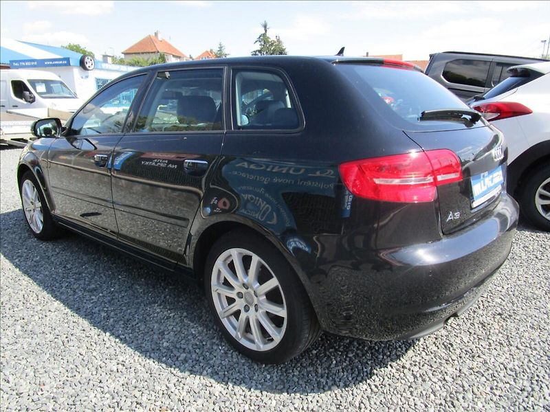Audi A3 Sportback 1.6TDi  aut. klima, - fotka 6 z 37