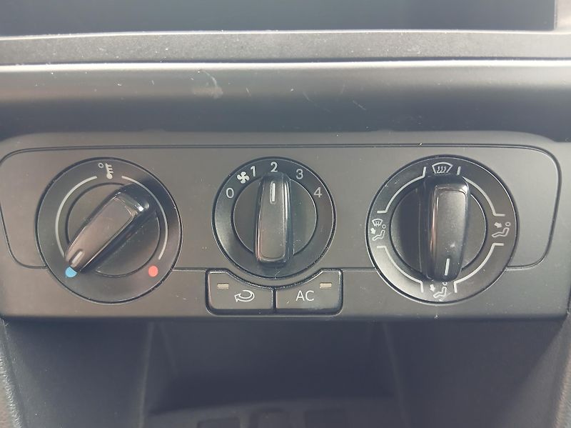 Volkswagen Polo 1.4i KLIMA ALU - fotka 20 z 27