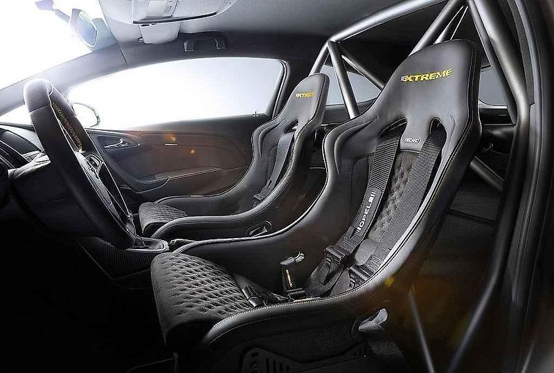 Opel Astra OPC Extreme.