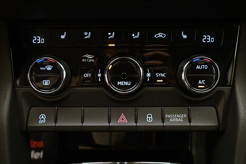Škoda Karoq 1,5 TSI 110 kW STYLE Záruka až - fotka 21 z 30