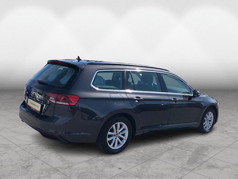 Volkswagen Passat Business 2.0 TDI 110kW DSG Var - fotka 2 z 28
