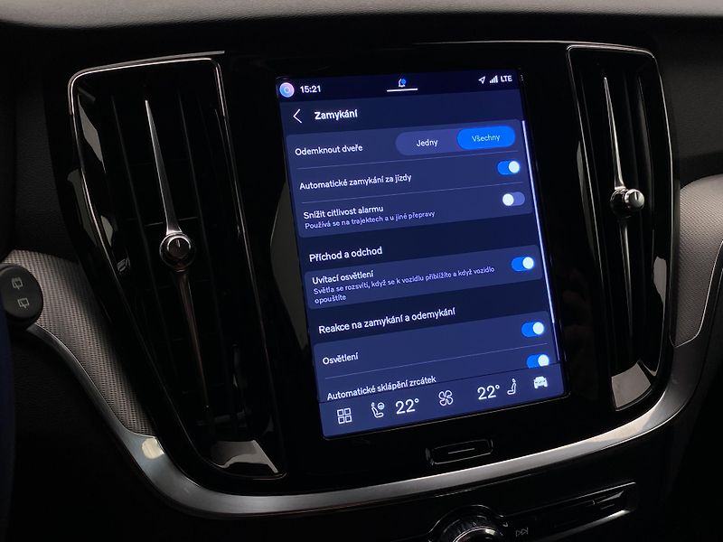 Volvo V60 T6 AWD PLUG-IN DARK REZERVACE - fotka 53 z 58