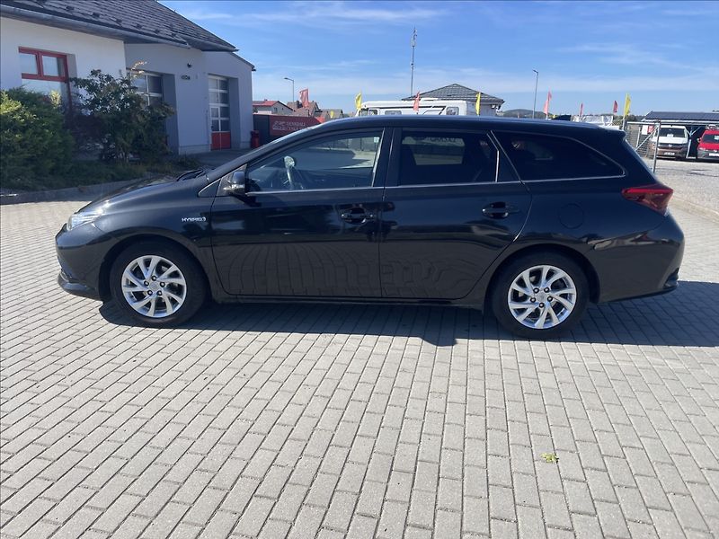 Toyota Auris 1,8 E-CVT Hybrid CZauto 1maj D - fotka 2 z 37