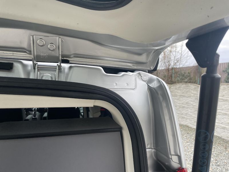 Ford Transit 2.0TDCi 130PS CONECT KARMANN - fotka 88 z 185