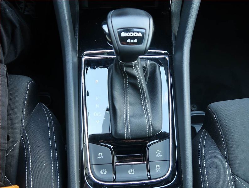 Škoda Karoq (2022) Sportline 2.0 TDI - fotka 12 z 18