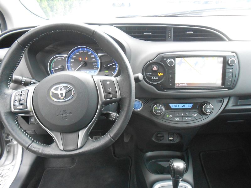 Toyota Yaris 1.5VVTiHybrid,NAVI,KAMERA,AUT - fotka 27 z 39