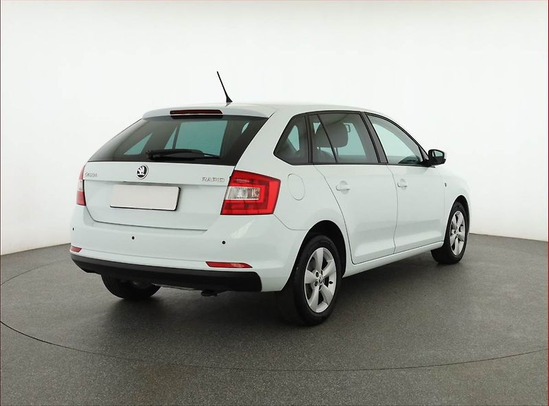 Škoda Rapid (2014) Spaceback 1.2 TSI, ČR,1.maj - fotka 5 z 17