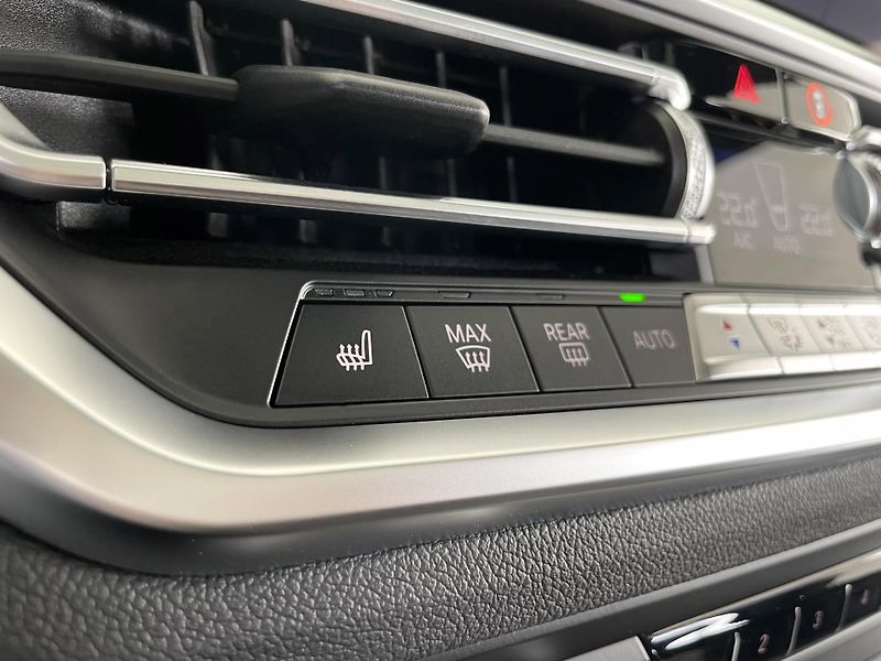 BMW Řada 3 M340i xDrive*Laser*REZERVACE! - fotka 24 z 41