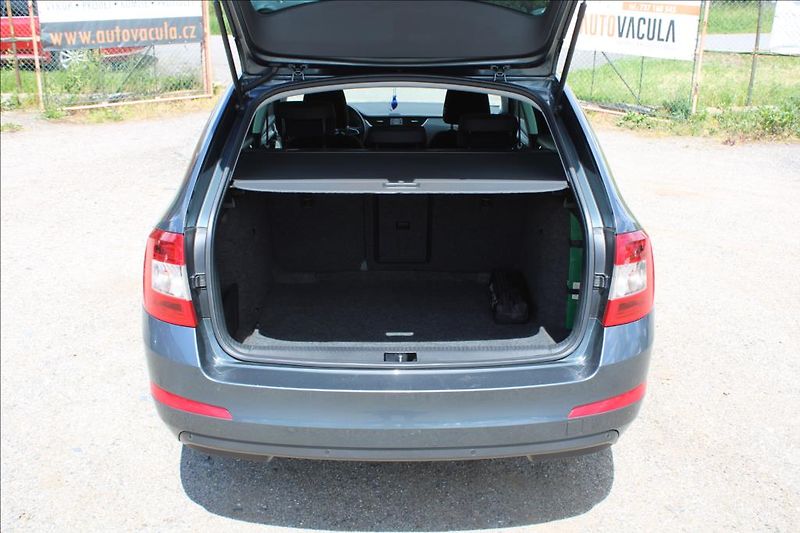 Škoda Octavia 2,0 TDi  AMBITION, DIG. KLIMA - fotka 13 z 23