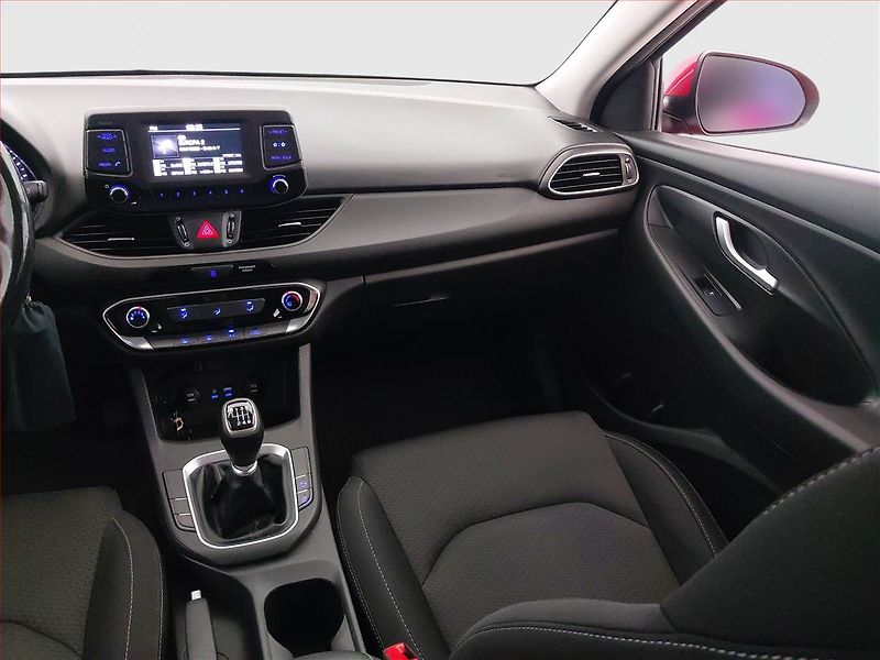Hyundai i30 (2018) 1.4 T-GDI, Serv.kniha - fotka 8 z 18