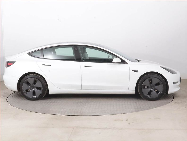 Tesla Model 3 (2021) Long Range 4WD 74kWh, SoH 88% - fotka 6 z 20