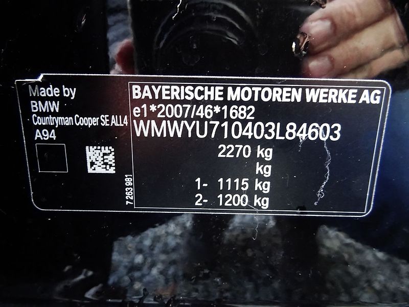 Mini Countryman Cooper 1.5 SE ALL4 A/T Hybrid - fotka 34 z 35