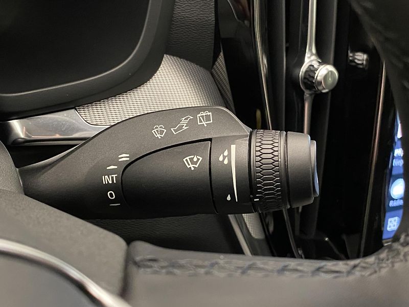 Volvo V60 B4 DARK PLUS AUT  - fotka 23 z 59