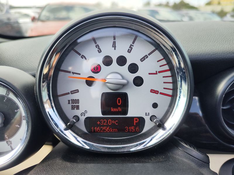 Mini Cooper S 1.6 Turbo/128kW - fotka 20 z 32