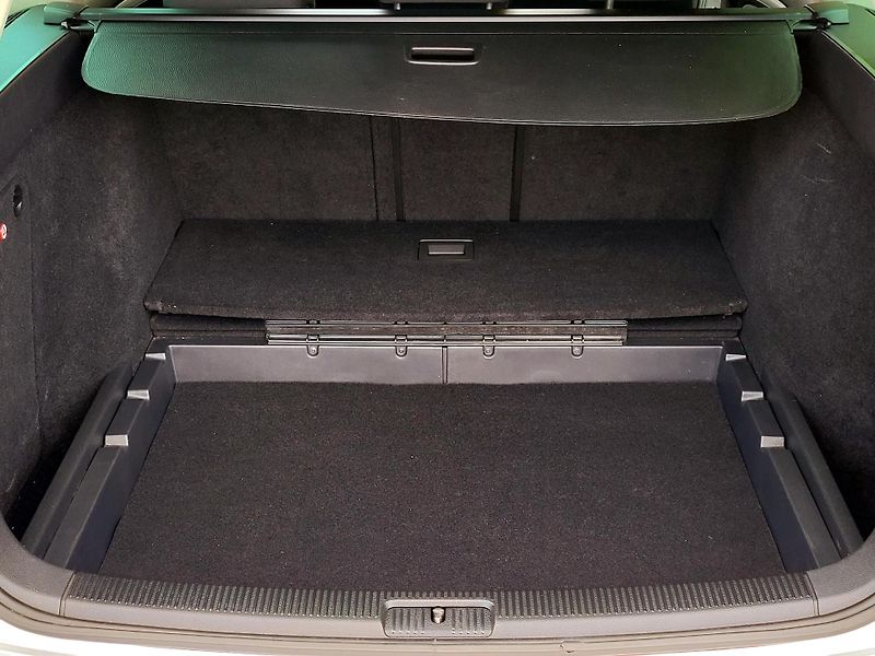 Volkswagen Golf 1,4 TSi Highline ROZVODY     - fotka 13 z 40