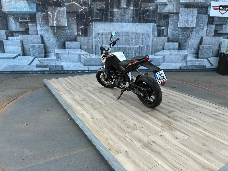 KTM 200 Duke (2016) - fotka 8 z 12