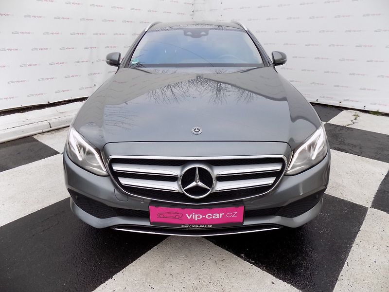 Mercedes-Benz Třídy E (2018) 400d/4-Matic/Full-LED/Webasto/ - fotka 4 z 39