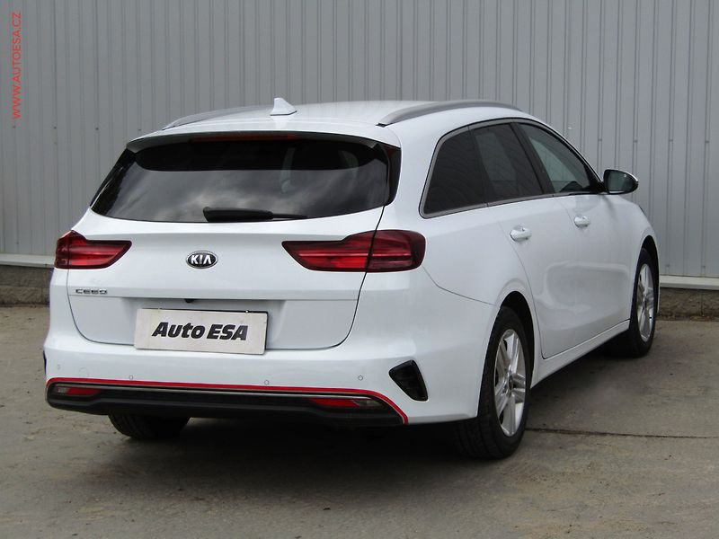 Kia Ceed (2021) 1.4 T-GDi, 2.maj,ČR, AT, LED - fotka 4 z 18