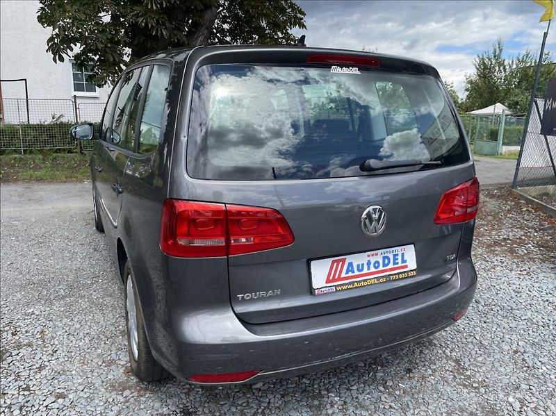 Volkswagen Touran 1,6 TDi  Navigace,Climatronic - fotka 3 z 49
