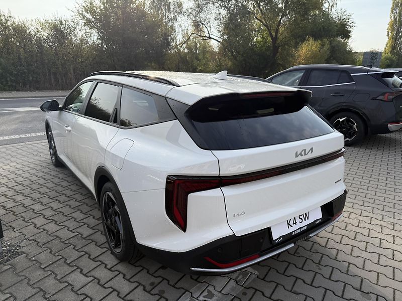 Kia K4 Sportswagon (2026) EXCLUSIVE 1.6 T-GDI 7DCT ALU17 - fotka 5 z 18
