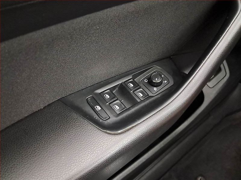 Volkswagen Passat (2017) 2.0 TDI, Automat, Tempomat - fotka 20 z 22