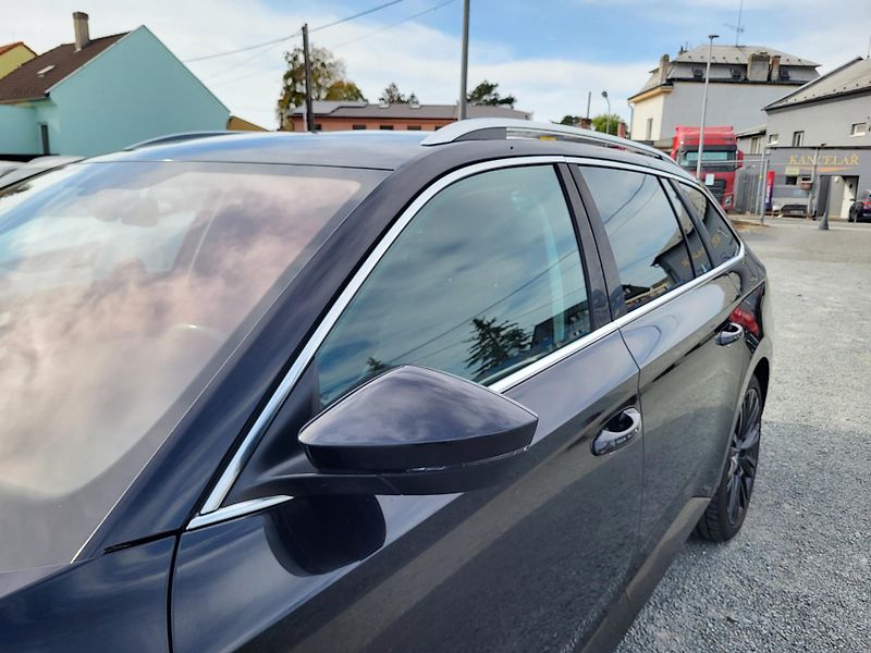 Škoda Superb 2.0 TSI 162kW DSG STYLE+ - fotka 40 z 48