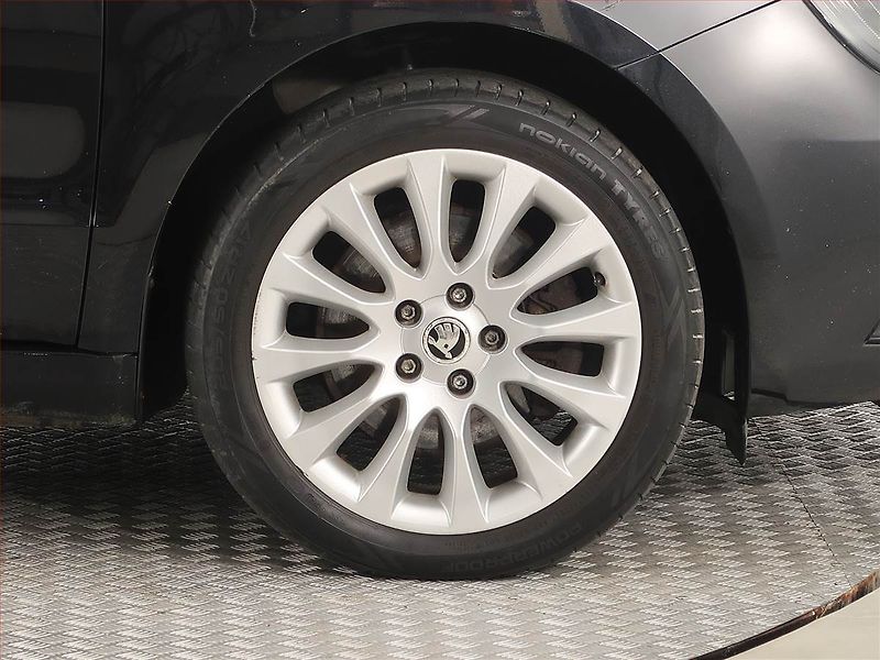Škoda Superb (2013) Ambition Plus 2.0 TDI, Automat - fotka 15 z 17