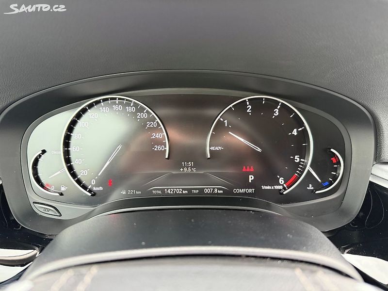 BMW Řada 5 520d XDRIVE 140kW - fotka 14 z 33