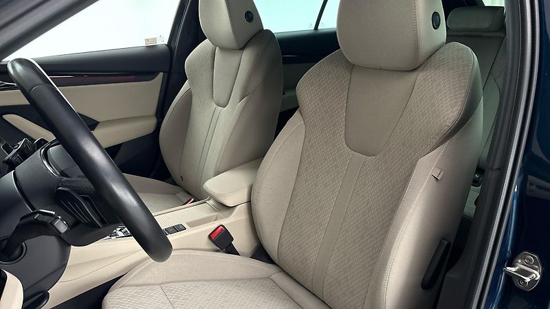 Škoda Octavia 2.0 TSI DSG 4x4 Style Combi - fotka 15 z 27