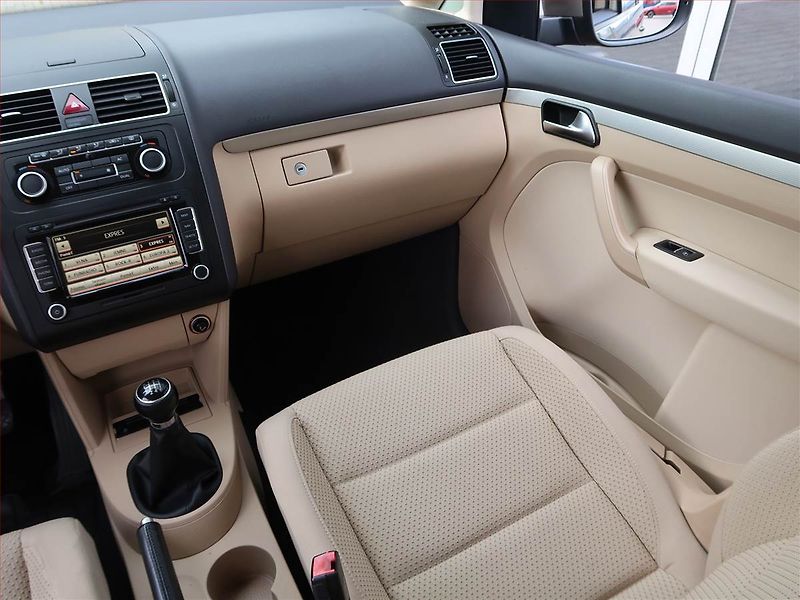 Volkswagen Touran (2012) 2.0 TDI, Navi, Bi-Xenony - fotka 8 z 17