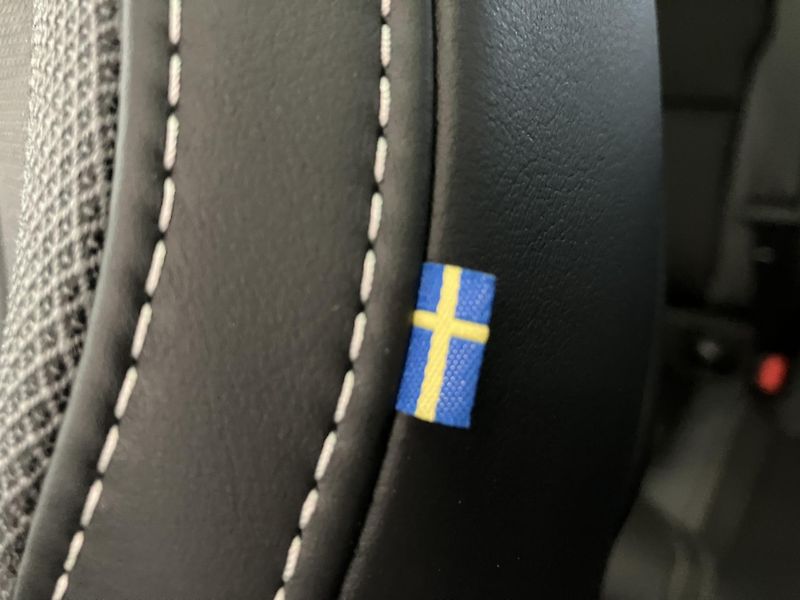 Volvo XC60 T6 AWD Black Edition Plus AT8 - fotka 45 z 47