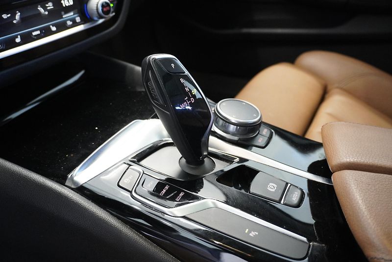 BMW Řada 5 3,0 XDRIVE AUT. - fotka 15 z 32
