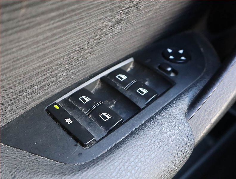 BMW X1 (2014) xDrive18d, 4X4, Automat, Navi - fotka 16 z 18