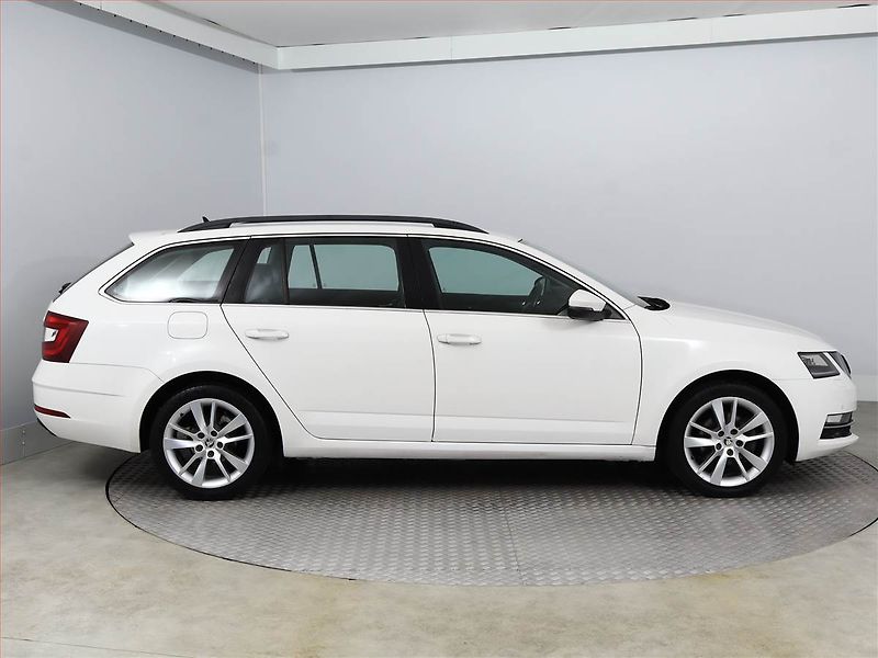 Škoda Octavia (2017) 2.0 TDI, Kůže, Navi, Tempomat - fotka 6 z 18