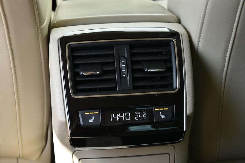 Škoda Superb 2.0 TSI 206kW DSG 4x4 STYLE ČR - fotka 29 z 33