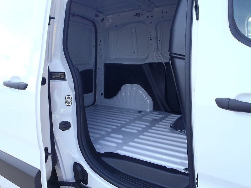 Opel Combo Van L1H1 1.2Turbo - fotka 12 z 23